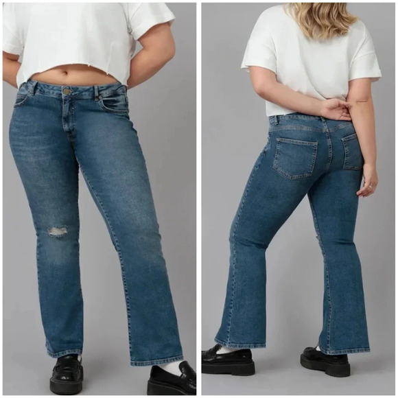 NWT LOLA Bradly-DIS Midrise Flare Jeans, Medium Wash, Destructed, Size 32. - Picture 1 of 13
